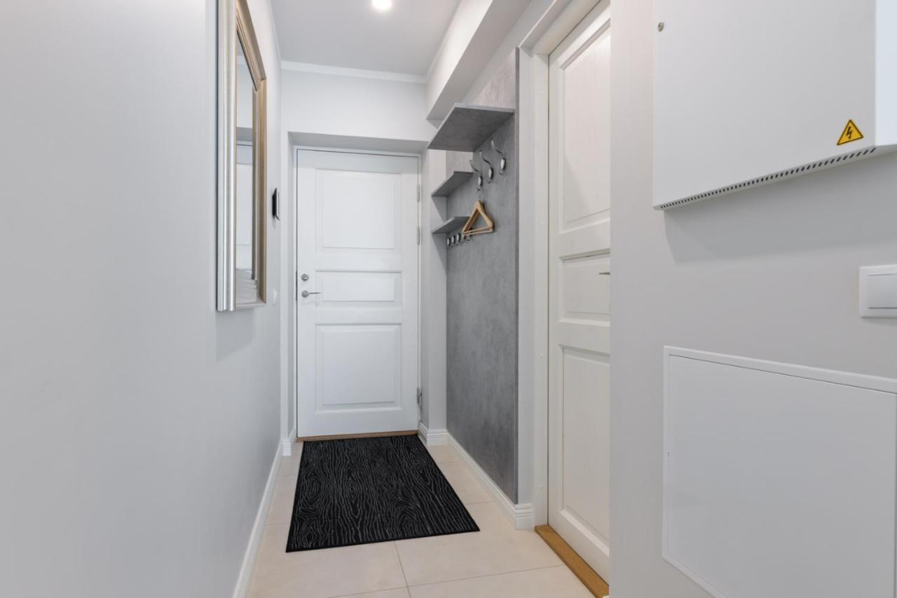 Brand New, Cozy And Quiet 1 Bedroom Apartment, Free Parking *