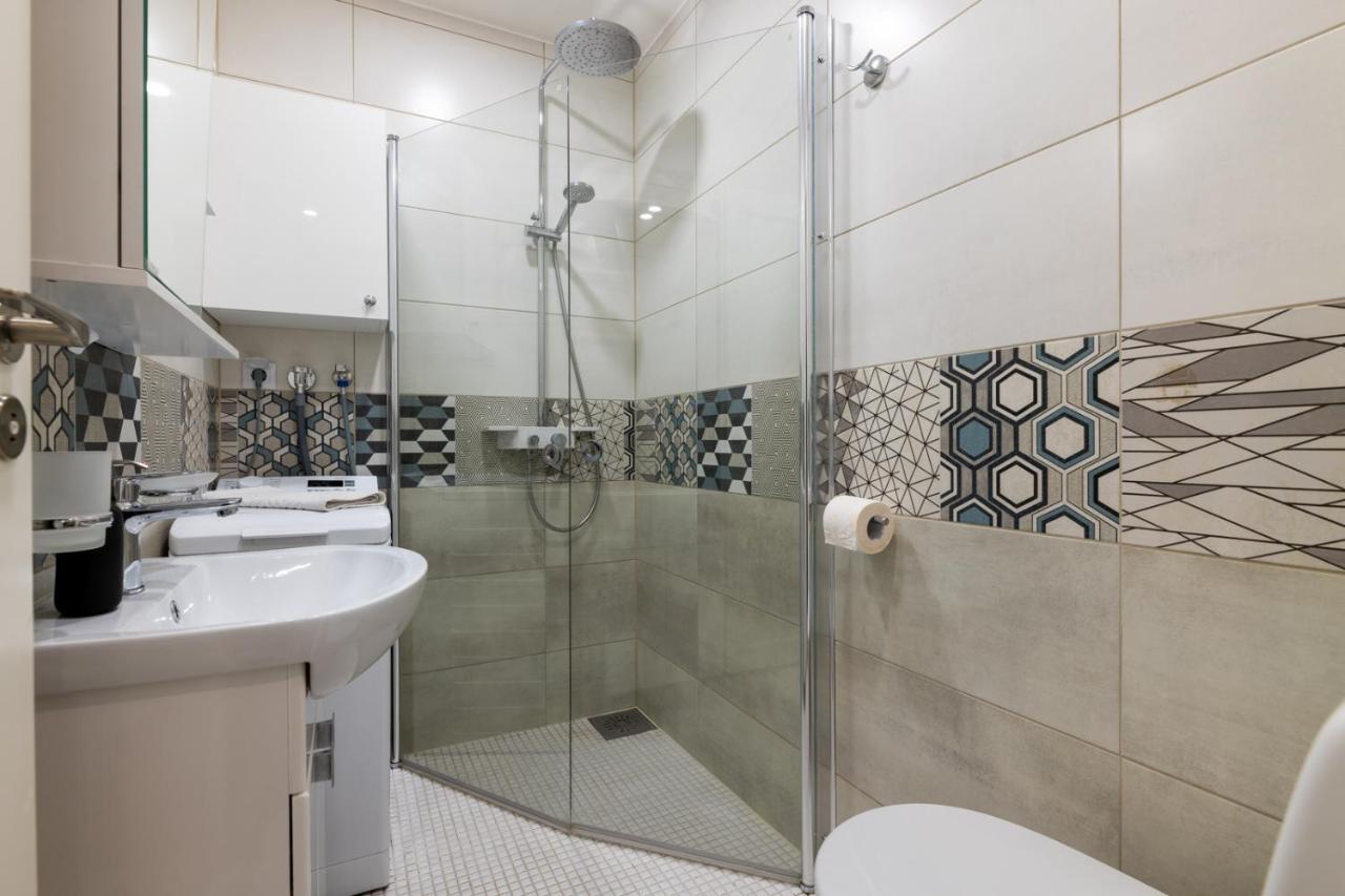 Appartamento Brand New, Cozy And Quiet 1 Bedroom Apartment, Free Parking *